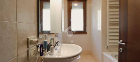 Apartamento de 3 dormitorios en Montecchio Maggiore, Italy No. 293852 16