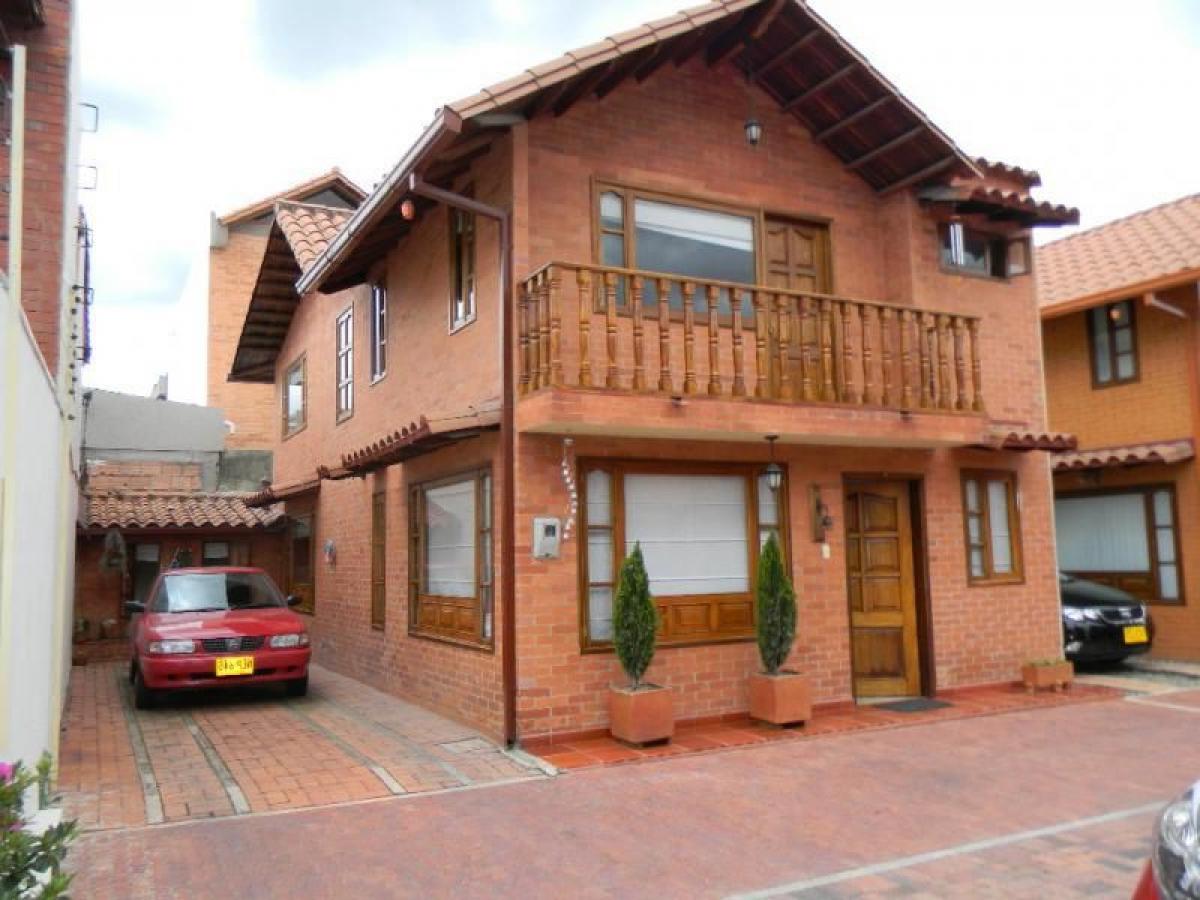 Casa de 3 dormitorios en Cundinamarca, Colombia No. 1810