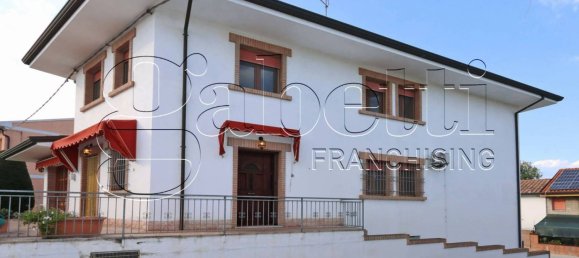 3 bedrooms Villa in Ferrara, Italy No. 340710 3