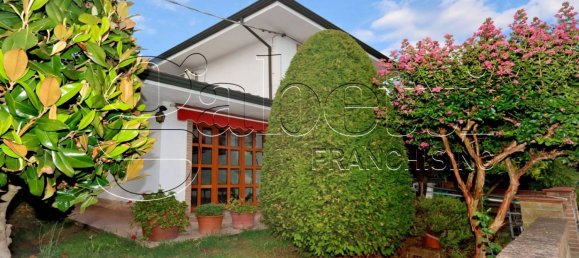 3 bedrooms Villa in Ferrara, Italy No. 340710 2