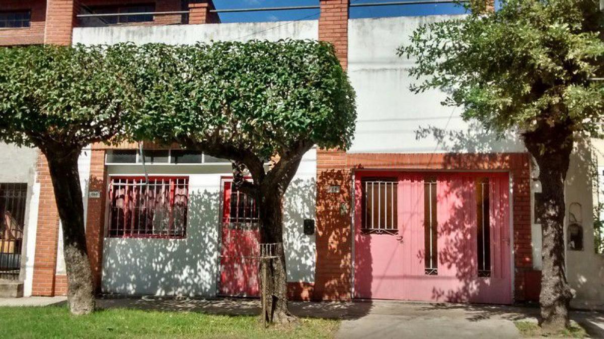 2 bedrooms House in Moron, Argentina No. 11182