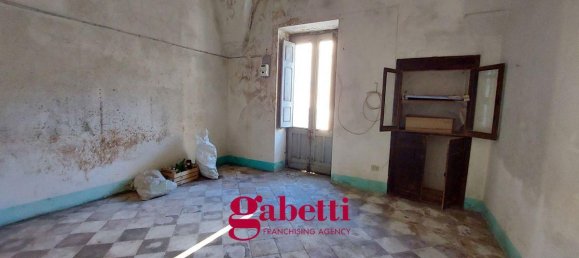 3 rooms House in Scorrano, Italy No. 165108 9