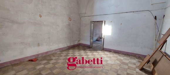 3 rooms House in Scorrano, Italy No. 165108 5