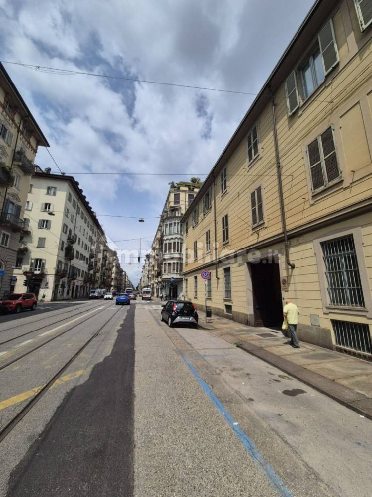 Здание 2251м² в Турин, Италия № 288780