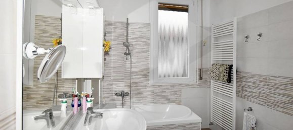 Apartamento de 3 dormitorios en Parabiago, Italy No. 18284 14