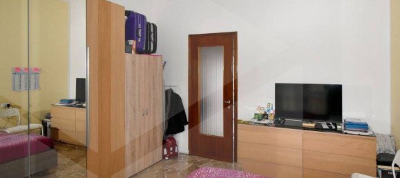 Apartamento de 3 dormitorios en Parabiago, Italy No. 18284 7