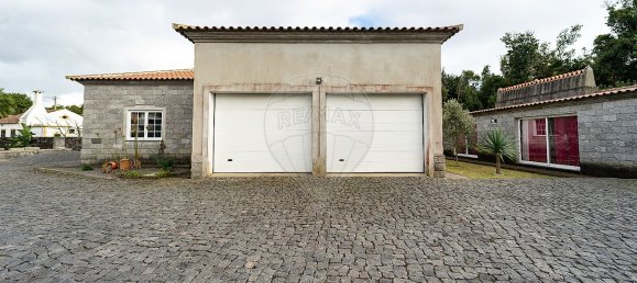 3 bedrooms House in Angra do Heroismo, Portugal No. 36053 9