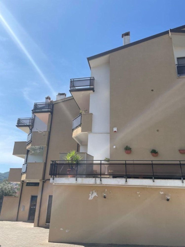 4-Zimmer Wohnung in Mendicino, Italy, Nr. 303598