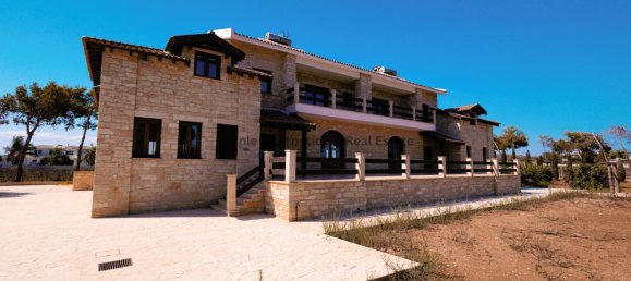 6 bedrooms Villa in Pervolia, Cyprus No. 5098 7