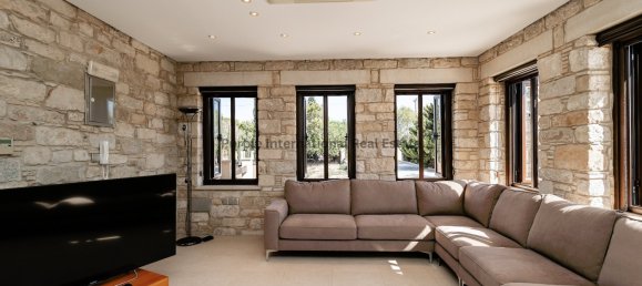 6 bedrooms Villa in Pervolia, Cyprus No. 5098 11