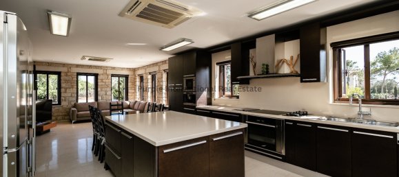 6 bedrooms Villa in Pervolia, Cyprus No. 5098 22