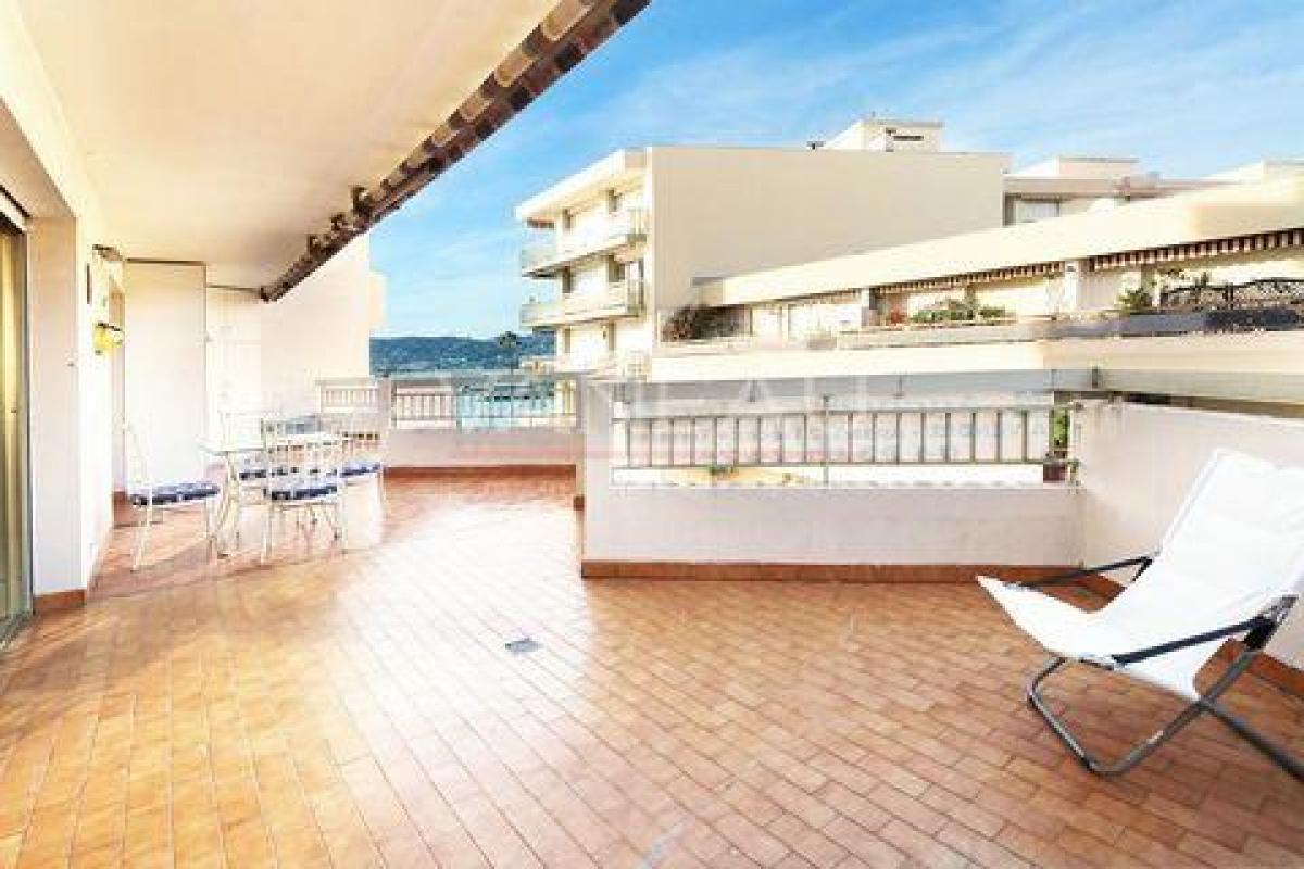 Studio à condo à Antibes, France No. 27402