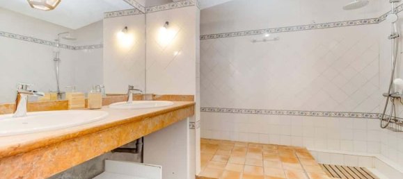 5 bedrooms Villa in Almada, Portugal No. 117746 24