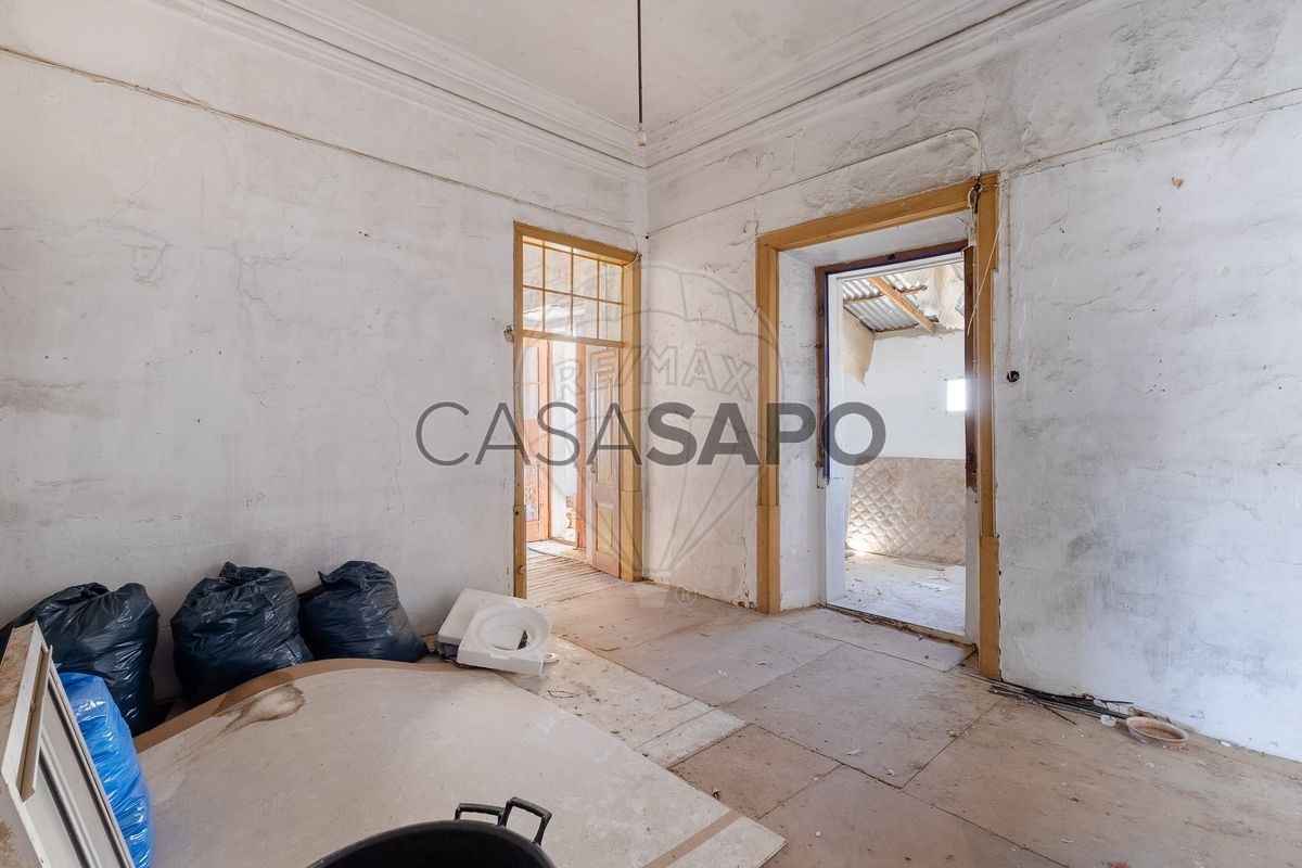 789m² Building in Loule, Portugal No. 300013