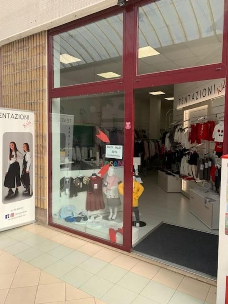 Gewerbliche Immobilie in Cecina, Italy 60m², Nr. 205580