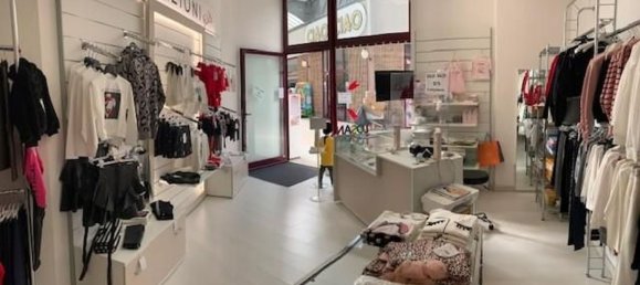 Gewerbliche Immobilie in Cecina, Italy 60m², Nr. 205580 2