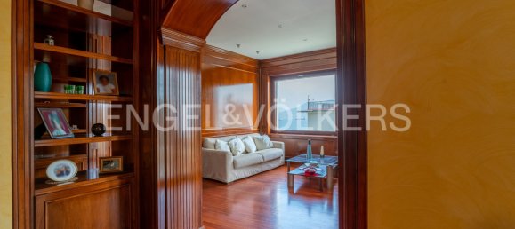 3 bedrooms Apartment in Naples, Italy No. 127284 2