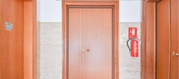 Apartamento de 4 habitaciónes en Trieste, Italy No. 42044 3