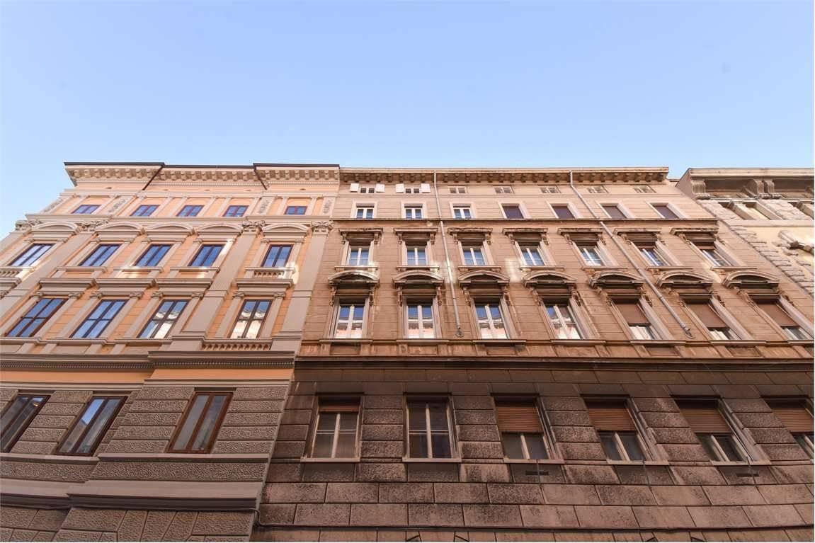 Apartamento de 4 habitaciónes en Trieste, Italy No. 42044