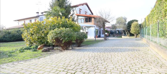 7 rooms House in San Michele al Tagliamento, Italy No. 54716 3