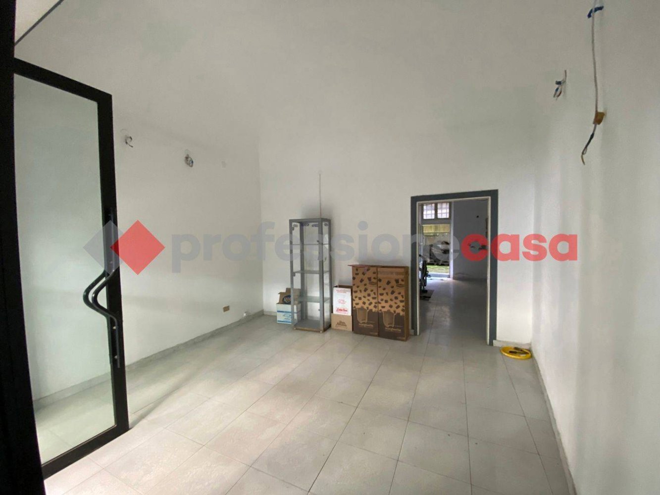 2 rooms Commercial property in Livorno, Italy No. 351308