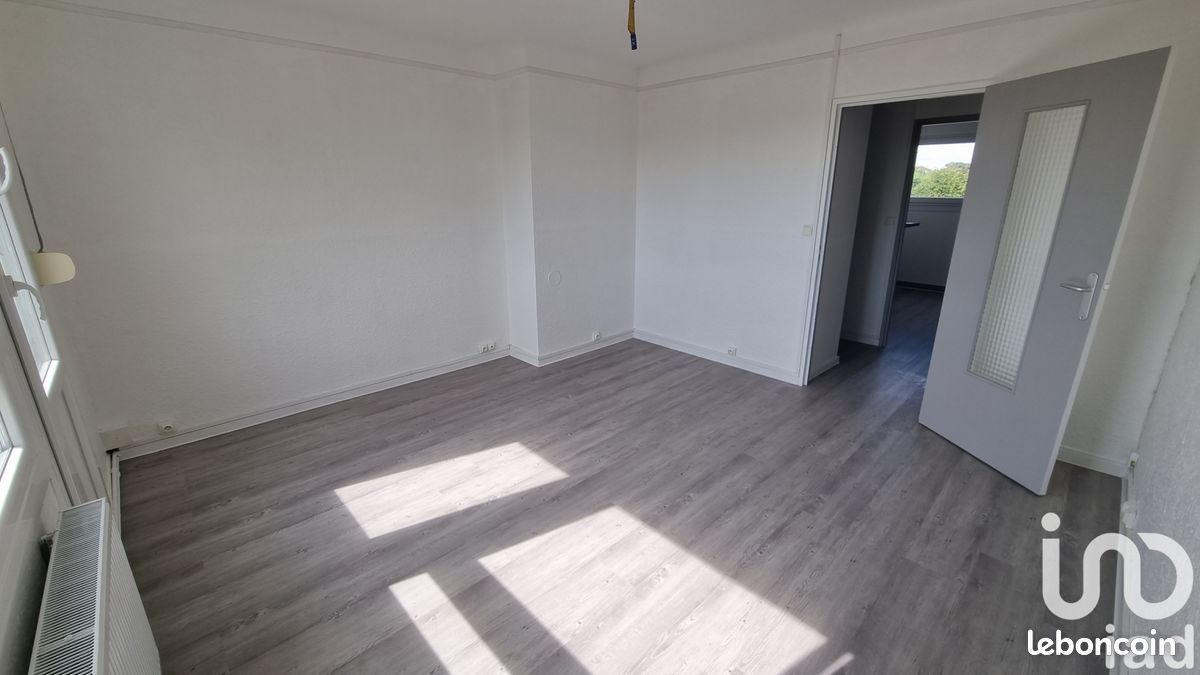 2 bedrooms Apartment in Chalons-en-Champagne, France No. 241012