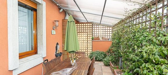 3-salle Penthouse à Monza, Italy No. 40351 8