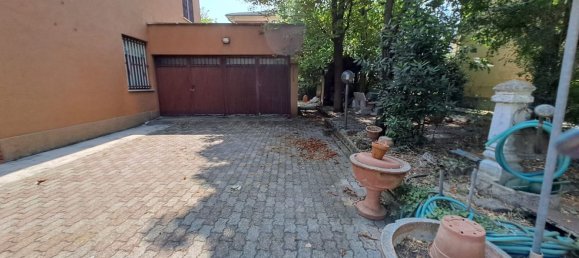 Дом с 9 комнатами в Сан Джованни ин Персичето, Италия № 179274 7