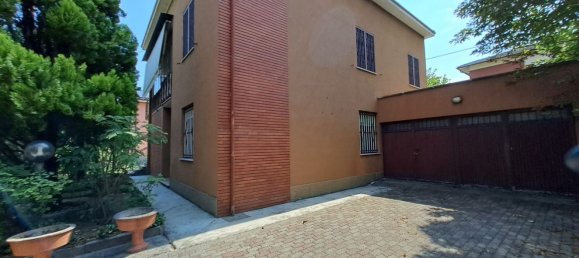 Дом с 9 комнатами в Сан Джованни ин Персичето, Италия № 179274 5