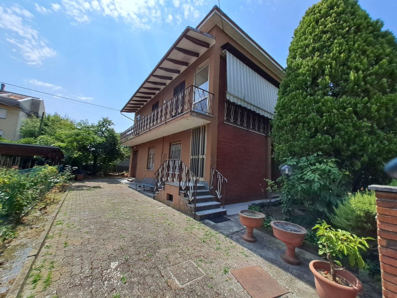 Дом с 9 комнатами в Сан Джованни ин Персичето, Италия № 179274