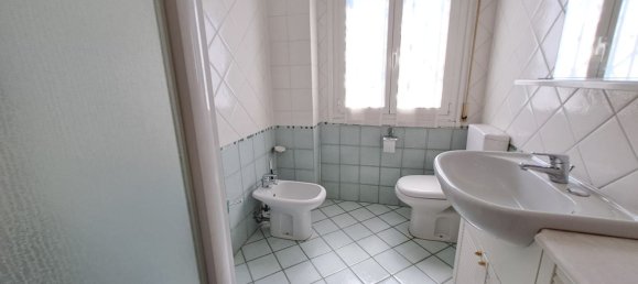 Дом с 9 комнатами в Сан Джованни ин Персичето, Италия № 179274 16