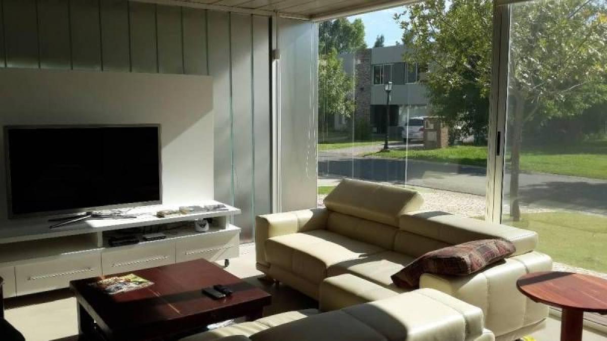 3 bedrooms House in Tigre, Argentina No. 65720