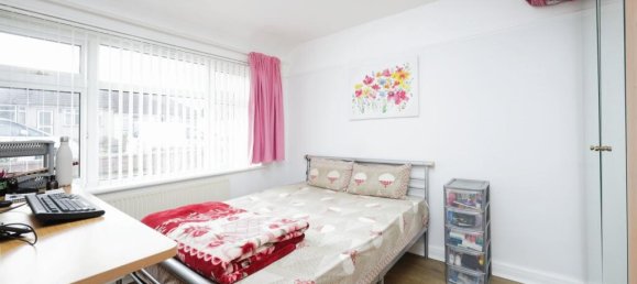 2 bedrooms Bungalow in Watford, United Kingdom No. 6200 20