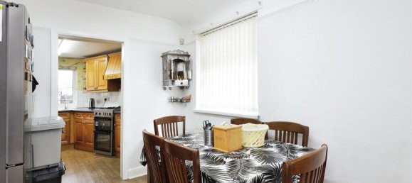 2 bedrooms Bungalow in Watford, United Kingdom No. 6200 5