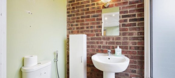 2 bedrooms Bungalow in Watford, United Kingdom No. 6200 6