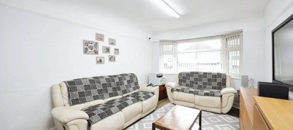 2 bedrooms Bungalow in Watford, United Kingdom No. 6200 12