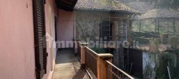 3 bedrooms House in Castagneto Po, Italy No. 140723 2