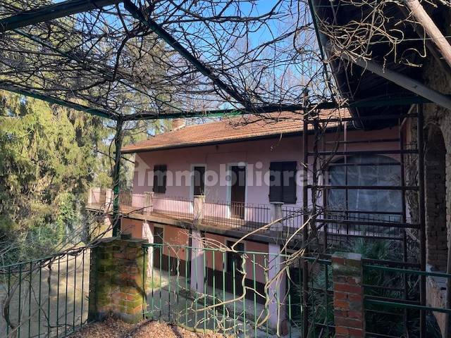 3 bedrooms House in Castagneto Po, Italy No. 140723