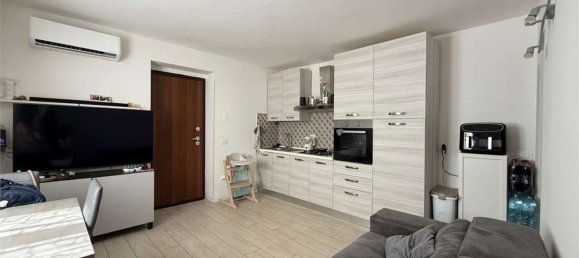 Apartamento de 3 dormitorios en Assisi, Italy No. 342711 2