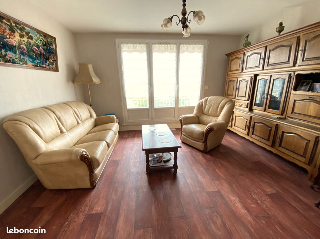 3 chambres Appartement à Bourges, France No. 153657