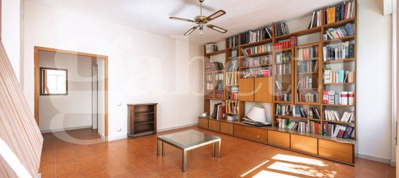 5-salle Appartement à Cagliari, Italy No. 279009 6