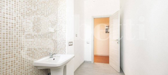 5-salle Appartement à Cagliari, Italy No. 279009 17