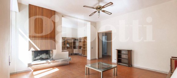5-salle Appartement à Cagliari, Italy No. 279009 3