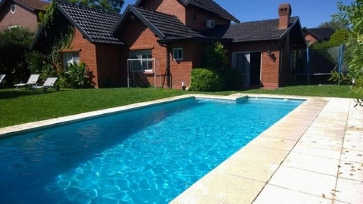 4 bedrooms Farm in Esteban Echeverria, Argentina No. 31632