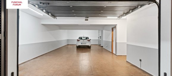 3 bedrooms Villa in Funchal, Portugal No. 25083 12