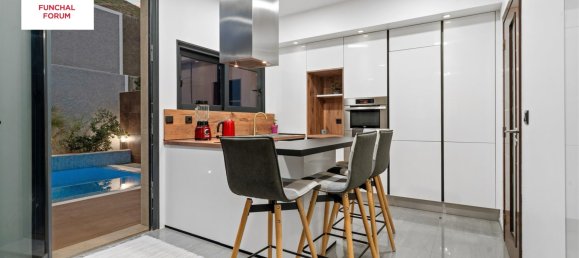 3 bedrooms Villa in Funchal, Portugal No. 25083 6