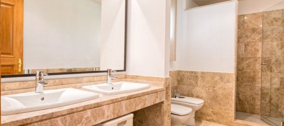 2 bedrooms Townhouse in Marbella, Spain No. 111389 2