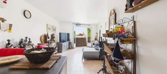 1 bedroom Duplex in Rognes, France No. 327876 4