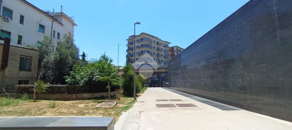 Propiedad comercial de 3 habitaciónes en Cosenza, Italy No. 42407 12