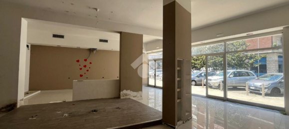 Propiedad comercial de 3 habitaciónes en Cosenza, Italy No. 42407 3